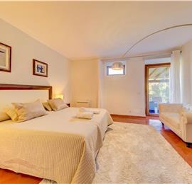 4 Bedroom villa with pool near Pollensa, sleeps 8